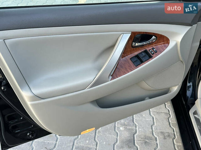 Черный Тойота Камри, объемом двигателя 2.4 л и пробегом 134 тыс. км за 11900 $, фото 66 на Automoto.ua