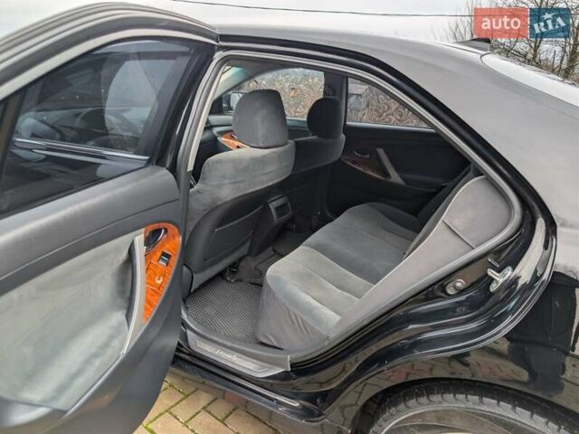 Черный Тойота Камри, объемом двигателя 2.4 л и пробегом 238 тыс. км за 7699 $, фото 20 на Automoto.ua