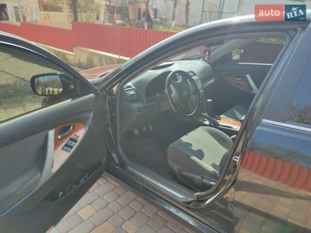 Чорний Тойота Камрі, об'ємом двигуна 2.4 л та пробігом 360 тис. км за 8300 $, фото 5 на Automoto.ua