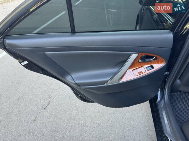 Черный Тойота Камри, объемом двигателя 3.5 л и пробегом 272 тыс. км за 10999 $, фото 10 на Automoto.ua