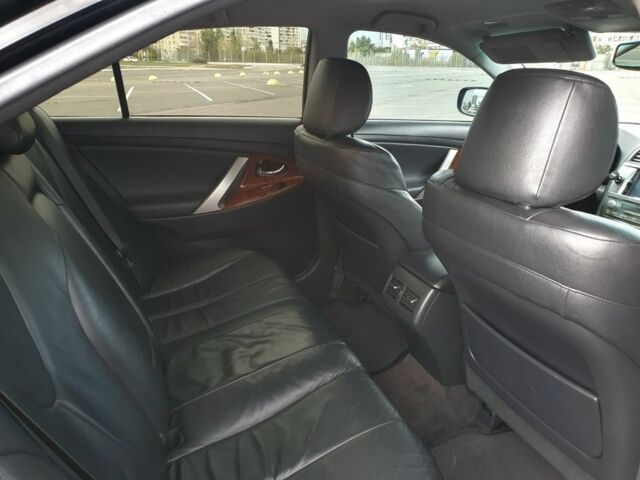 Чорний Тойота Камрі, об'ємом двигуна 2.4 л та пробігом 261 тис. км за 8300 $, фото 5 на Automoto.ua