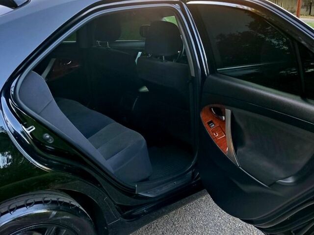 Чорний Тойота Камрі, об'ємом двигуна 2.4 л та пробігом 235 тис. км за 8700 $, фото 3 на Automoto.ua