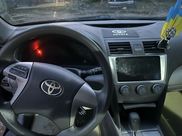 Черный Тойота Камри, объемом двигателя 2.4 л и пробегом 250 тыс. км за 7000 $, фото 7 на Automoto.ua