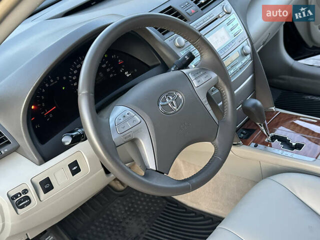 Черный Тойота Камри, объемом двигателя 2.4 л и пробегом 134 тыс. км за 11900 $, фото 75 на Automoto.ua