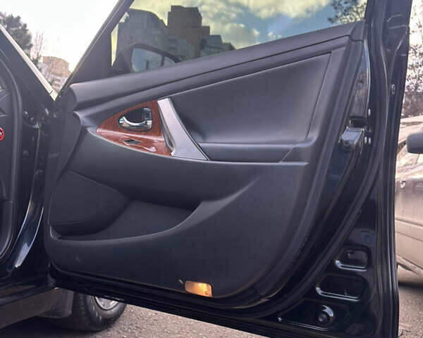 Черный Тойота Камри, объемом двигателя 3.46 л и пробегом 249 тыс. км за 8800 $, фото 12 на Automoto.ua