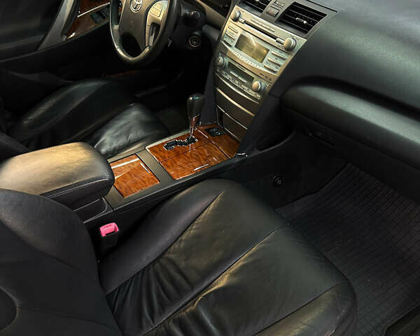 Черный Тойота Камри, объемом двигателя 2.36 л и пробегом 197 тыс. км за 9500 $, фото 14 на Automoto.ua