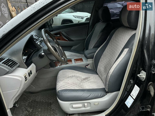 Черный Тойота Камри, объемом двигателя 2.4 л и пробегом 208 тыс. км за 7900 $, фото 12 на Automoto.ua