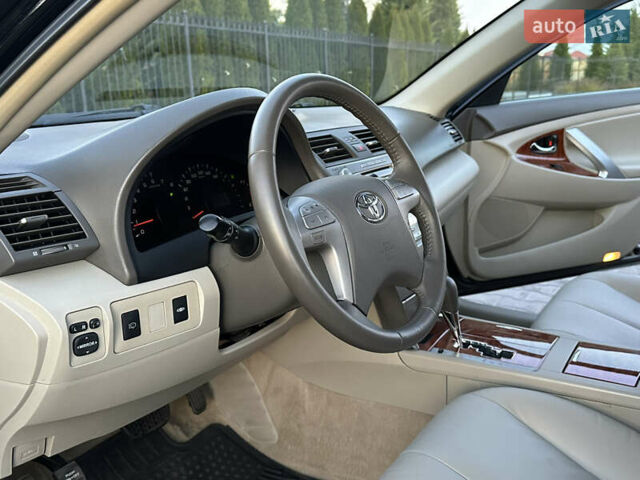 Черный Тойота Камри, объемом двигателя 2.4 л и пробегом 134 тыс. км за 11900 $, фото 82 на Automoto.ua