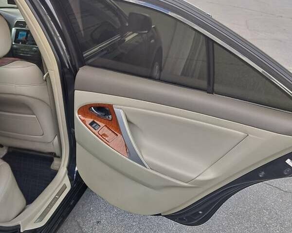 Черный Тойота Камри, объемом двигателя 3.5 л и пробегом 357 тыс. км за 9800 $, фото 18 на Automoto.ua