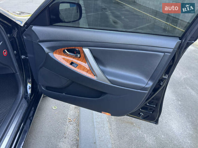 Черный Тойота Камри, объемом двигателя 3.5 л и пробегом 272 тыс. км за 10999 $, фото 13 на Automoto.ua