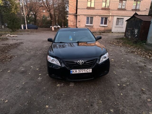Черный Тойота Камри, объемом двигателя 2.4 л и пробегом 250 тыс. км за 7000 $, фото 1 на Automoto.ua