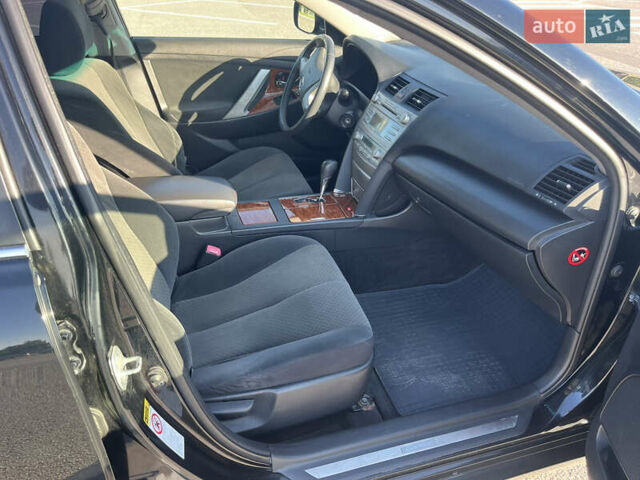 Черный Тойота Камри, объемом двигателя 2.36 л и пробегом 332 тыс. км за 7900 $, фото 12 на Automoto.ua