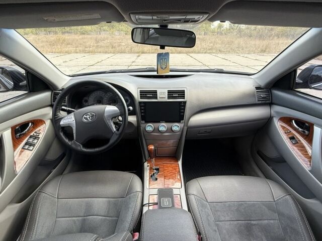 Черный Тойота Камри, объемом двигателя 2.4 л и пробегом 181 тыс. км за 8500 $, фото 4 на Automoto.ua