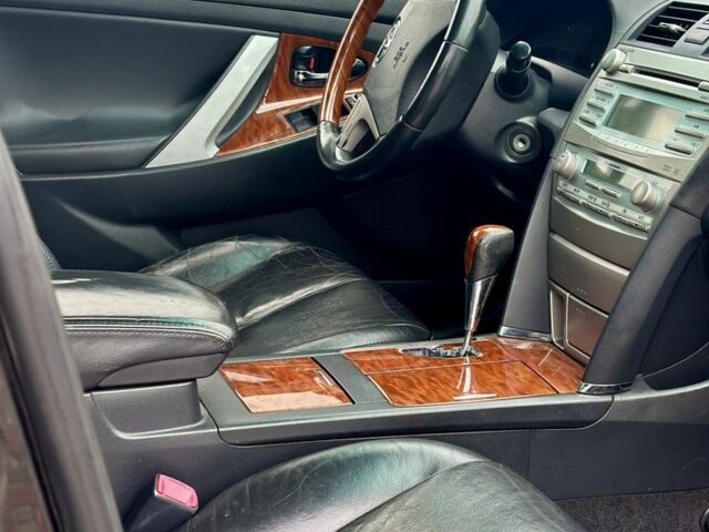 Чорний Тойота Камрі, об'ємом двигуна 0 л та пробігом 310 тис. км за 8500 $, фото 6 на Automoto.ua