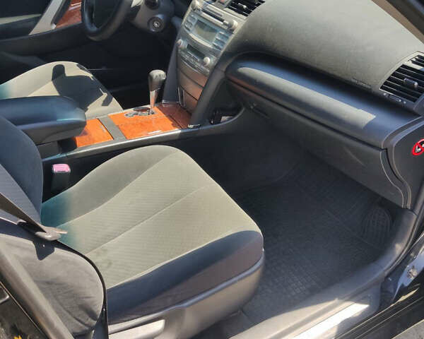 Черный Тойота Камри, объемом двигателя 2.4 л и пробегом 267 тыс. км за 8200 $, фото 12 на Automoto.ua