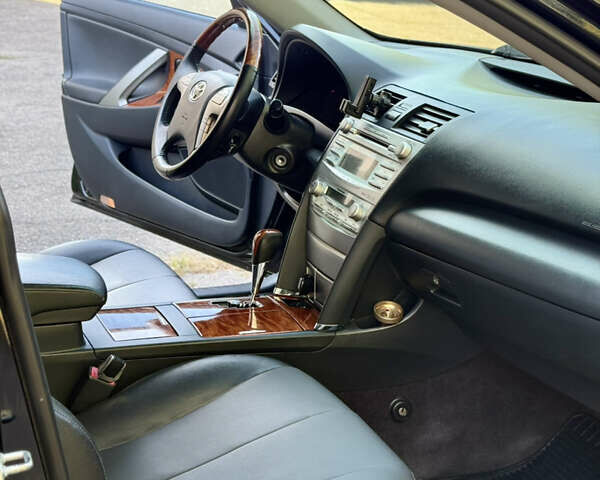 Чорний Тойота Камрі, об'ємом двигуна 3.46 л та пробігом 225 тис. км за 10300 $, фото 33 на Automoto.ua