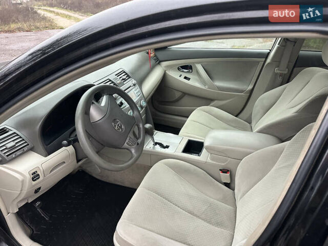 Черный Тойота Камри, объемом двигателя 2.4 л и пробегом 232 тыс. км за 6850 $, фото 10 на Automoto.ua