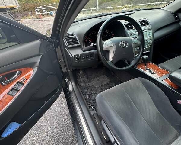 Черный Тойота Камри, объемом двигателя 2.4 л и пробегом 240 тыс. км за 8700 $, фото 8 на Automoto.ua