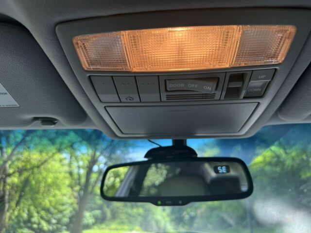 Чорний Тойота Камрі, об'ємом двигуна 3.5 л та пробігом 232 тис. км за 12000 $, фото 15 на Automoto.ua