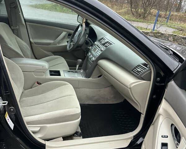 Черный Тойота Камри, объемом двигателя 2.4 л и пробегом 232 тыс. км за 6850 $, фото 13 на Automoto.ua