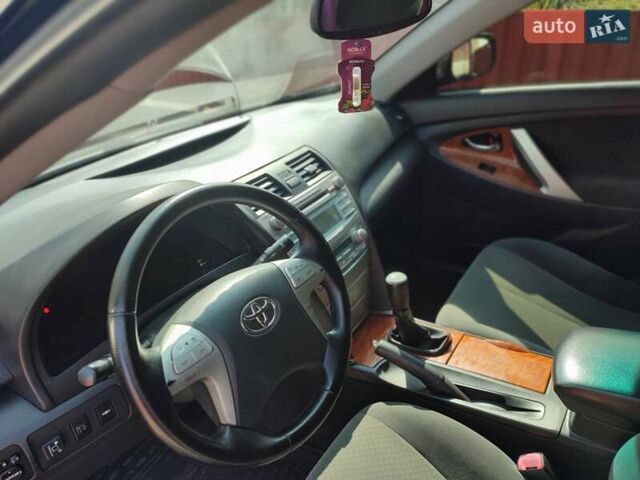 Чорний Тойота Камрі, об'ємом двигуна 2.4 л та пробігом 360 тис. км за 8300 $, фото 6 на Automoto.ua