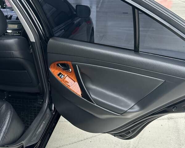 Черный Тойота Камри, объемом двигателя 3.46 л и пробегом 390 тыс. км за 11700 $, фото 13 на Automoto.ua