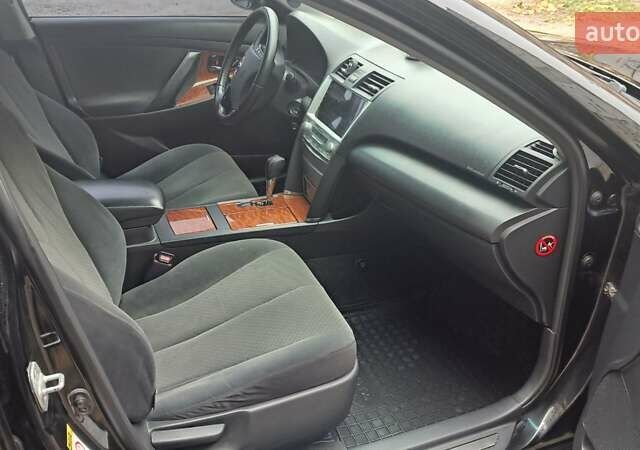 Черный Тойота Камри, объемом двигателя 2.36 л и пробегом 355 тыс. км за 7300 $, фото 12 на Automoto.ua