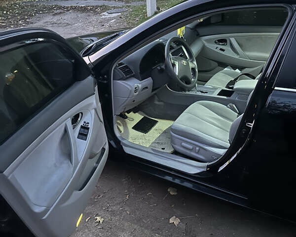 Чорний Тойота Камрі, об'ємом двигуна 2.36 л та пробігом 249 тис. км за 7000 $, фото 6 на Automoto.ua