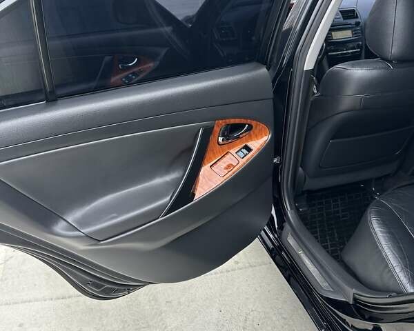 Черный Тойота Камри, объемом двигателя 3.46 л и пробегом 390 тыс. км за 11700 $, фото 12 на Automoto.ua