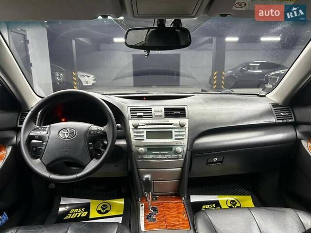 Тойота Камри 2008 в Черновцах на Automoto.ua Черный Тойота Камри, объемом двигателя 2.36 л и пробегом 290 тыс. км за 8000 $, фото 18 на Automoto.ua