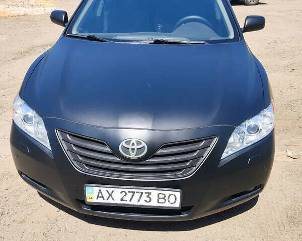 Черный Тойота Камри, объемом двигателя 2.4 л и пробегом 267 тыс. км за 8200 $, фото 1 на Automoto.ua