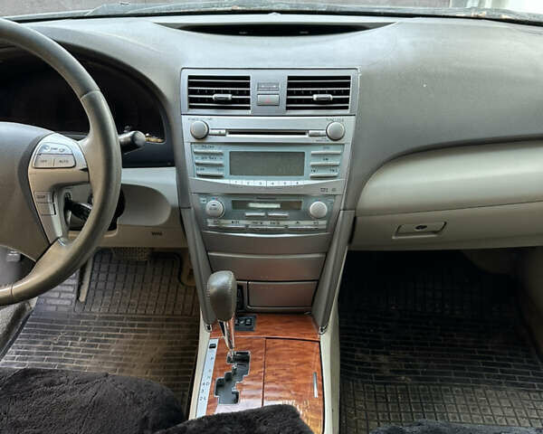 Чорний Тойота Камрі, об'ємом двигуна 2.36 л та пробігом 340 тис. км за 10500 $, фото 10 на Automoto.ua