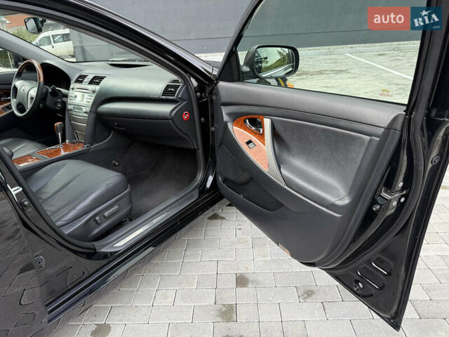 Черный Тойота Камри, объемом двигателя 3.5 л и пробегом 246 тыс. км за 11000 $, фото 47 на Automoto.ua