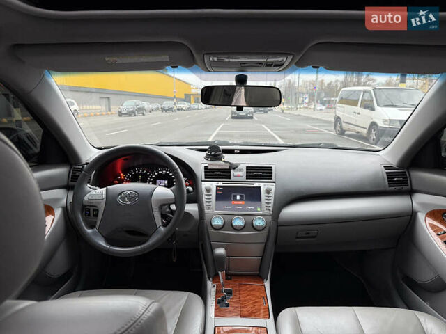 Черный Тойота Камри, объемом двигателя 2.4 л и пробегом 188 тыс. км за 10299 $, фото 6 на Automoto.ua