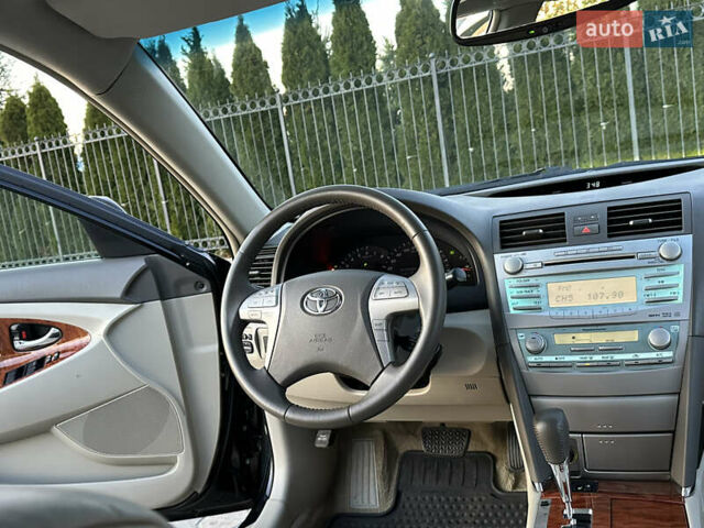 Черный Тойота Камри, объемом двигателя 2.4 л и пробегом 134 тыс. км за 11900 $, фото 79 на Automoto.ua