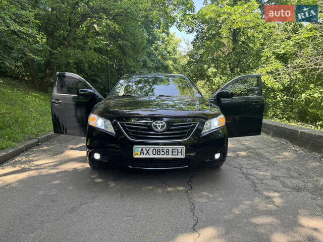 Черный Тойота Камри, объемом двигателя 3.5 л и пробегом 240 тыс. км за 12000 $, фото 1 на Automoto.ua