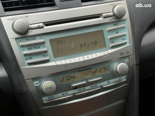 Чорний Тойота Камрі, об'ємом двигуна 2.4 л та пробігом 224 тис. км за 7990 $, фото 16 на Automoto.ua