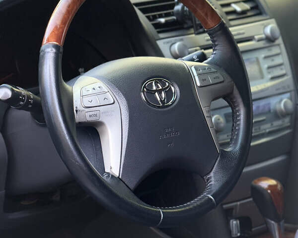 Чорний Тойота Камрі, об'ємом двигуна 3.46 л та пробігом 225 тис. км за 10300 $, фото 25 на Automoto.ua