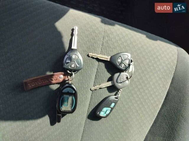 Чорний Тойота Камрі, об'ємом двигуна 2.4 л та пробігом 360 тис. км за 8300 $, фото 12 на Automoto.ua