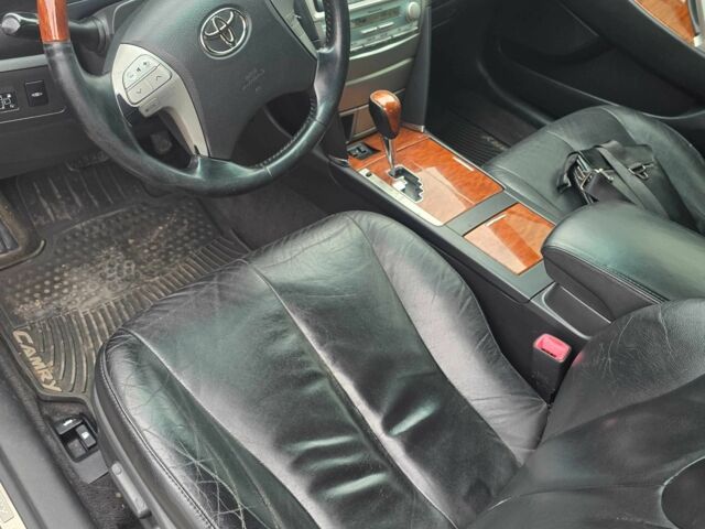 Черный Тойота Камри, объемом двигателя 3.5 л и пробегом 300 тыс. км за 7800 $, фото 9 на Automoto.ua