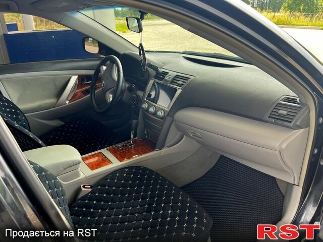 Черный Тойота Камри, объемом двигателя 2.4 л и пробегом 320 тыс. км за 8000 $, фото 6 на Automoto.ua