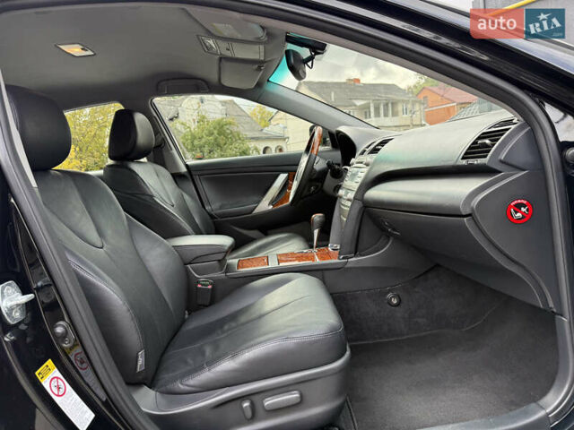 Черный Тойота Камри, объемом двигателя 3.5 л и пробегом 246 тыс. км за 11000 $, фото 49 на Automoto.ua