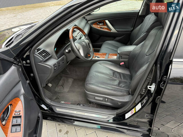 Черный Тойота Камри, объемом двигателя 3.5 л и пробегом 246 тыс. км за 11000 $, фото 32 на Automoto.ua