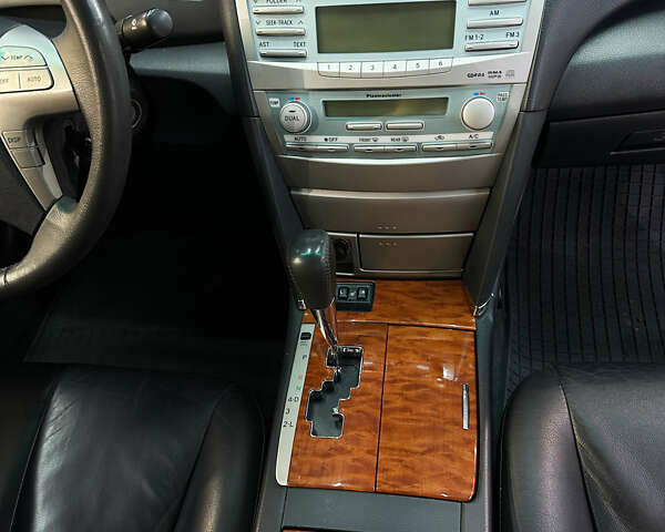 Черный Тойота Камри, объемом двигателя 2.36 л и пробегом 197 тыс. км за 9500 $, фото 15 на Automoto.ua