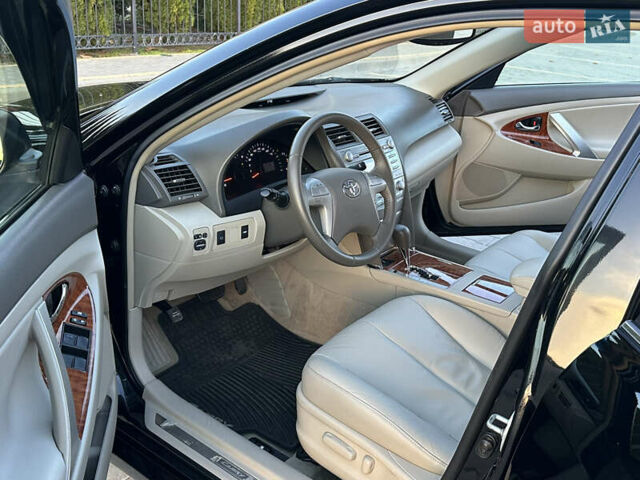 Черный Тойота Камри, объемом двигателя 2.4 л и пробегом 134 тыс. км за 11900 $, фото 65 на Automoto.ua