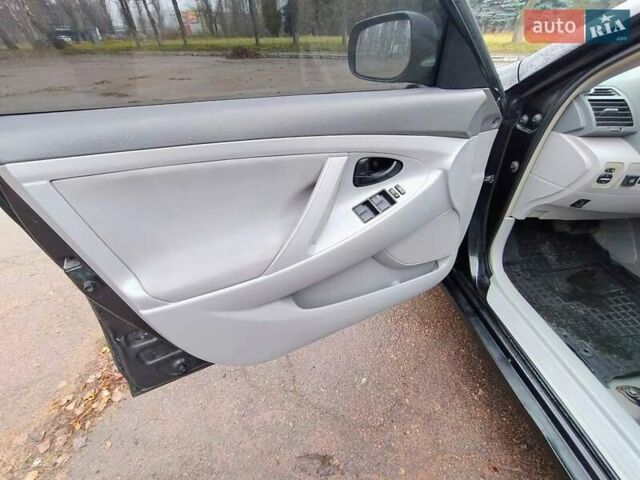 Черный Тойота Камри, объемом двигателя 2.4 л и пробегом 367 тыс. км за 7900 $, фото 9 на Automoto.ua