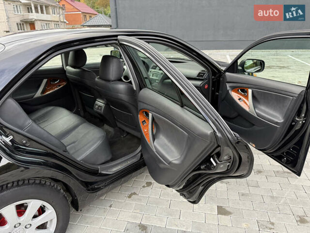 Черный Тойота Камри, объемом двигателя 3.5 л и пробегом 246 тыс. км за 11000 $, фото 42 на Automoto.ua