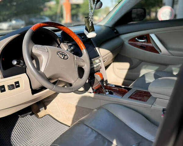 Чорний Тойота Камрі, об'ємом двигуна 3.46 л та пробігом 205 тис. км за 10000 $, фото 5 на Automoto.ua