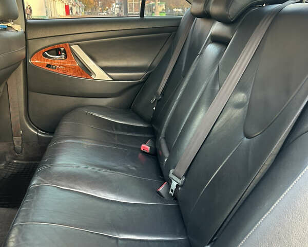 Черный Тойота Камри, объемом двигателя 2.4 л и пробегом 263 тыс. км за 8500 $, фото 2 на Automoto.ua