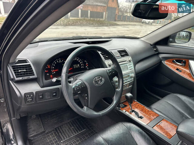 Черный Тойота Камри, объемом двигателя 2.4 л и пробегом 238 тыс. км за 8500 $, фото 29 на Automoto.ua